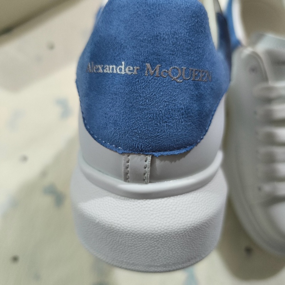Alexander Mcqueen Oversized Leather White Sneakers - Picture 5 of 7